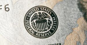 Reuters: Federal Reserve Mengumumkan PHK