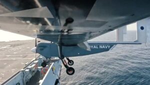 البحرية الملكية تختبر عمليات الطائرات بدون طيار على حاملة الطائرات HMS Prince of Wales