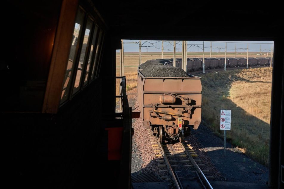 Sudáfrica enfrentará presión de socios comerciales para abandonar el carbón