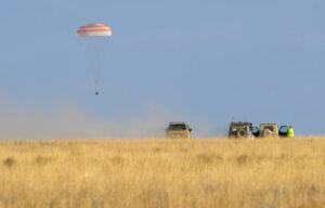 联盟号在哈萨克斯坦安全着陆，结束破纪录的任务； 卢比奥：“回家真好”