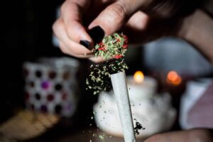 Uit onderzoek bleek dat 92% van de illegale cannabismonsters pesticiden bevatten