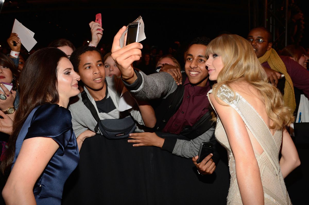Taylor Swift meeting fans at the MTV EMAs in 2012.