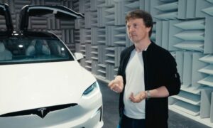 Les ingénieurs de Tesla dévoilent un système audio interne qui produit 120 dB+ pour une grosse caisse que vous pouvez sentir dans votre estomac -