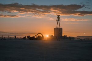 Die 70,000 Menschen, die wegen des Wetters bei Burning Man festsitzen, können endlich gehen