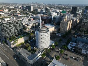 معمار ساختمان نمادین Capitol Records در لس آنجلس، رکورد را روی آن سوزن ثابت کرد - دوباره -