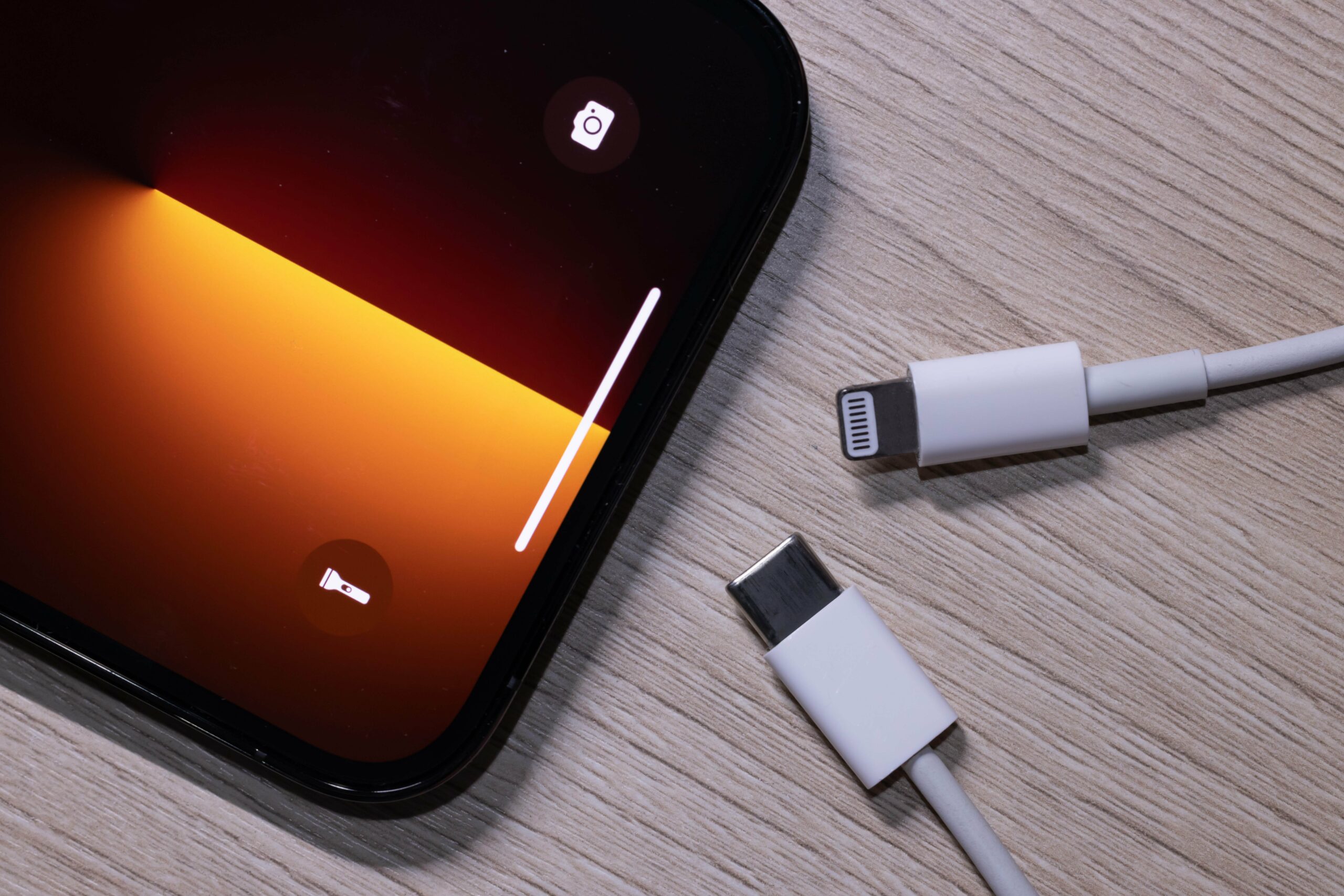 Az USB-C port a középpontba kerül – iPhone 15