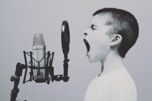 חמשת מחוללי כיסוי השירים של AI בחינם שתוכלו למצוא באינטרנט