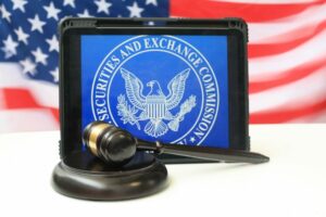 USA SEC hoiatab tsentraliseeritud börside ja DeFi platvormide puhul täiendavate juriidiliste meetmete võtmise eest