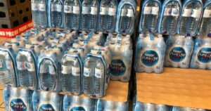 Vahtikoirat kehottavat Nestléä, Danonea ja muita elintarvikejättiläisiä "poistamaan muovista" | GreenBiz