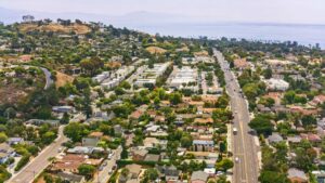 Mitä ostajien ja myyjien on tiedettävä kodintarkastuksesta Kaliforniassa