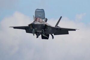 Med F-35 fortfarande saknad, håller Marine Corps flygstopp