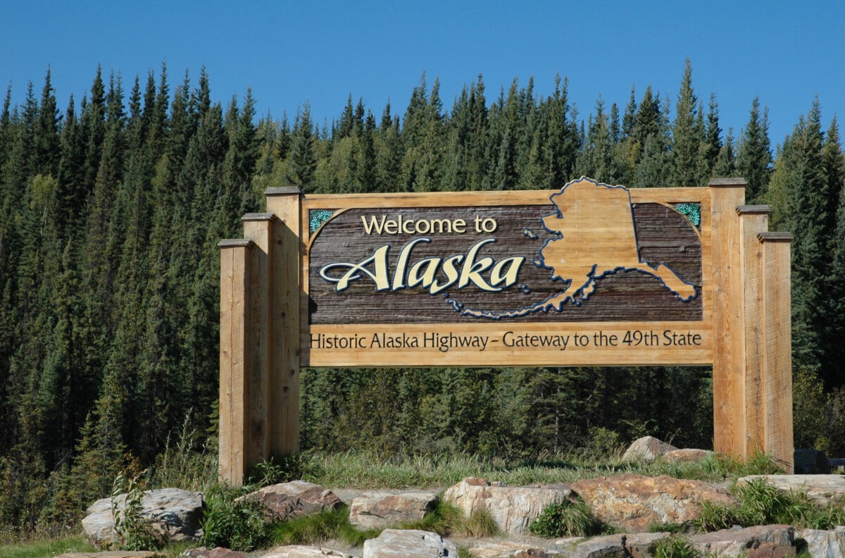 10 Pros and Cons of Living in Alaska