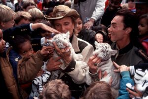 논란의 여지가 있는 라스베이거스의 이국적인 동물 쇼의 역사