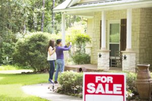 Ponieważ oprocentowanie kredytów hipotecznych osiągnęło 8%, „przystępność cenowa domu jest niezwykle trudna” – twierdzi ekonomista