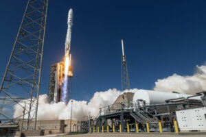 Atlas 5 launches Amazon Kuiper satellites for tests of space-based internet service