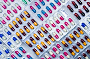 Крупные фармацевтические производители лекарств оштрафованы на сумму более 82 миллиардов долларов за нарушения за последнее десятилетие, говорится в отчете