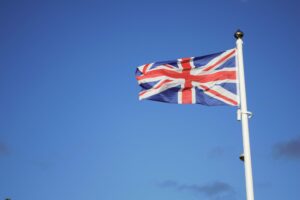 Binance ve OKX Yeni Birleşik Krallık Kripto Pazarlama Düzenlemelerine Uyum Sağlıyor