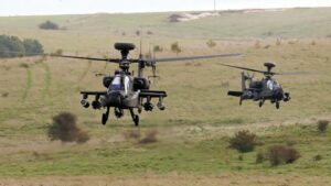 Britannian armeijan AH-64E Apache julistettu valmiiksi etulinjapalveluun