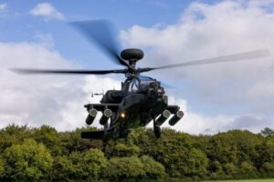 Britannian armeija julistaa ensimmäisen AH-64E-rykmentin valmiiksi etulinjaan
