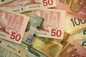 Kanadski dolar raste s širšim trgom v izbruhu nagnjenosti k tveganju po NFP