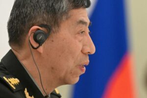 中国政府解除失踪数周的国防部长职务