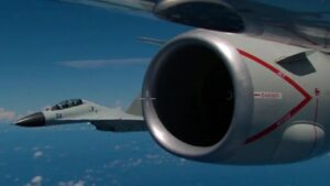 国防総省、中国戦闘機が米国偵察機を「非専門的」迎撃する映像を公開