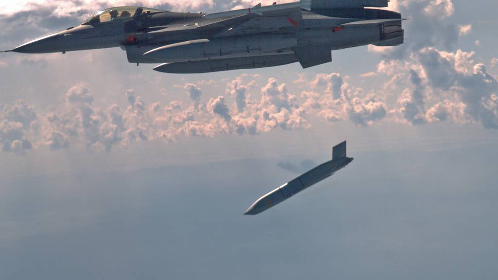 F-16はウクライナでは特効薬ではないが、その武装は重要になるだろう