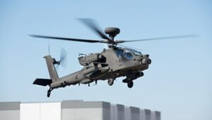 Az első repülés a továbbfejlesztett AH-64E Apache számára a Tigers helyére