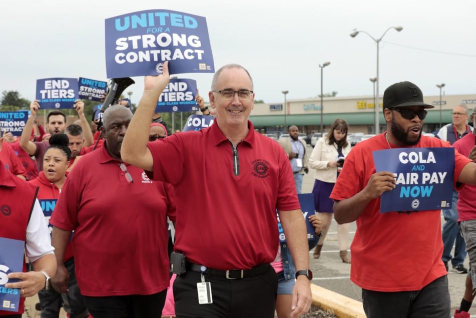 Ford oppfordrer UAW til å opphøre med «Arimonious» streik