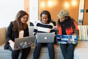 De laptops a aplicativos de aprendizagem: um guia para integração eficaz de tecnologia para estudantes