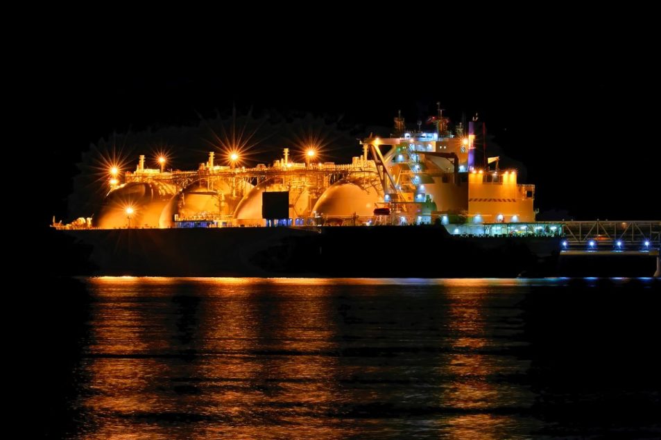 एचएचआई ने 3.9 अरब डॉलर के कतर सौदे पर हस्ताक्षर किए, हनवा और एसएचआई ने 30 एलएनजी जहाजों के लिए बातचीत शुरू की