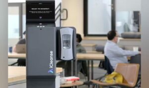 iCleanse, en Digital Out-of-Home (DOOH) startup, säkrar $1M i kreditfinansiering för att utöka sina Swift UV-telefondesinfektionsstationer som används i offentliga utrymmen