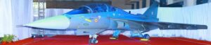 Força Aérea Indiana recebe a primeira variante de dois lugares do TEJAS, o caça a jato local que governará os céus