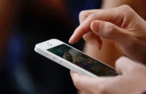 iPhone 15 Pro se pregreva zaradi napake v sistemu IOS 17, trdi Apple
