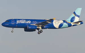 JetBlue meluncurkan sirip ekor Spotlight baru pada Airbus A320 N554JB