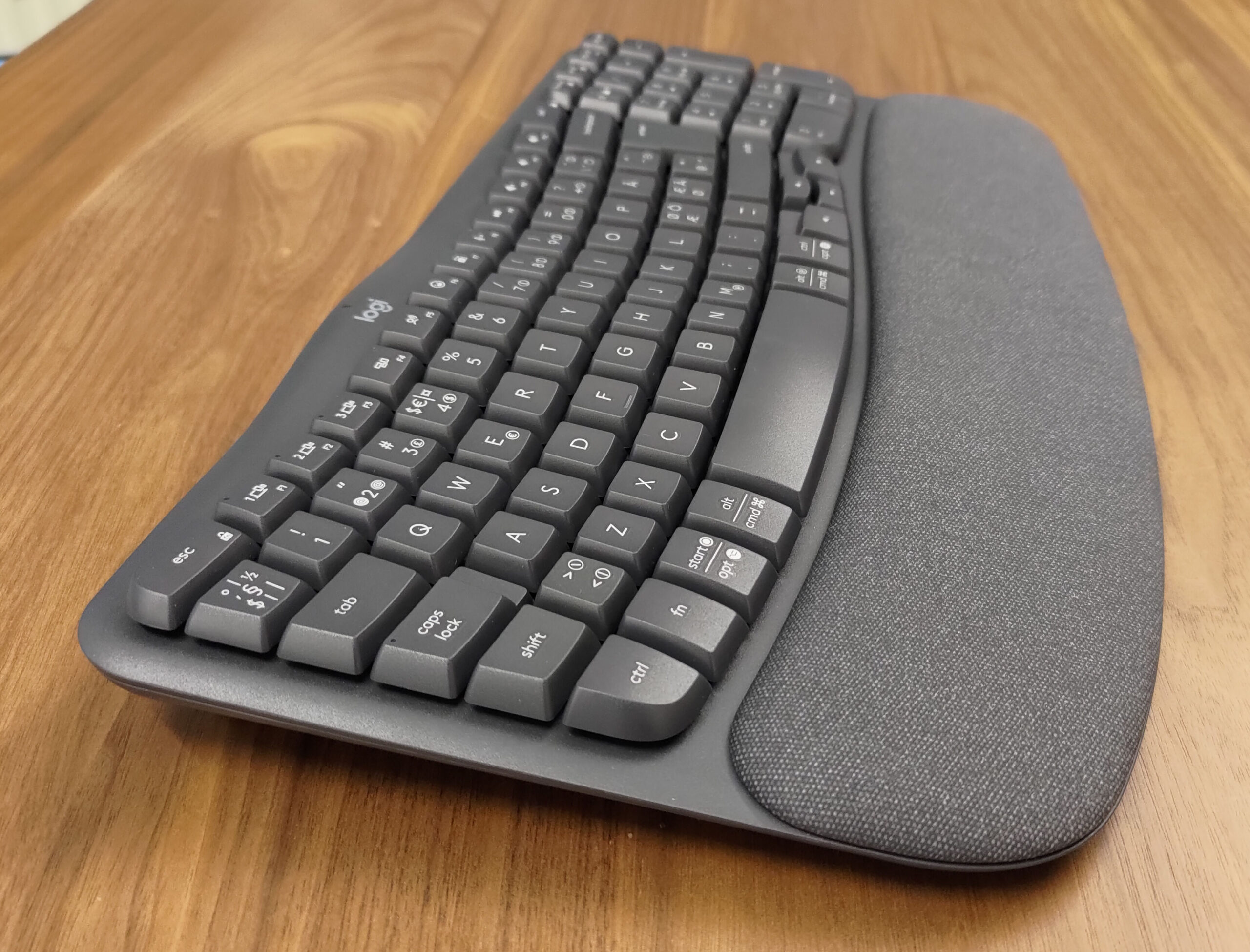Taste Logitech Wave: Mică tastatură fără fir confortabilă