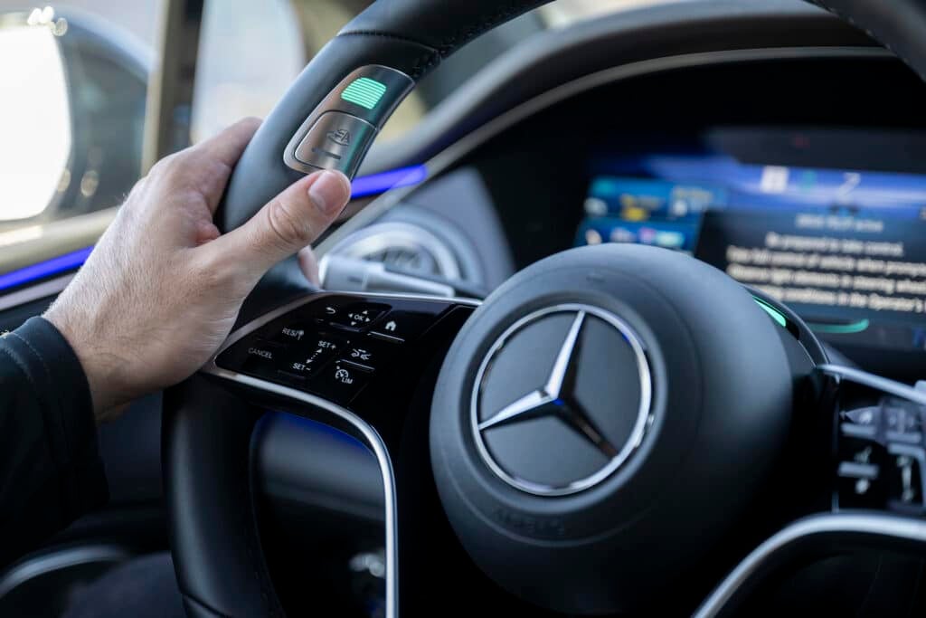 Mercedes tilbyr ekte selvkjøring i slutten av 2023 - Detroit Bureau