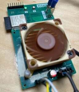 Mineros domésticos ASIC de Bitcoin de un solo chip MiniBit 1366 y MiniBit 1397 con tecnología Bitaxe