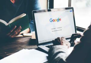 Nadella slår ut på Googles dominans att det nu är ett verb