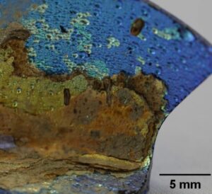 Φωτονικοί κρύσταλλοι σχηματίστηκαν με την πάροδο του χρόνου στο αρχαίο ρωμαϊκό γυαλί - Physics World