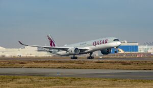 Qatar Airways valitsee Starlinkin tarjoamaan ilmaisen nopean internetyhteyden