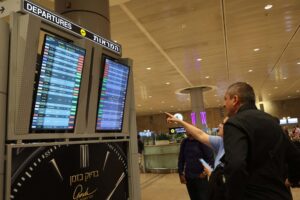 Mitmed lennufirmad peatavad turvaprobleemide tõttu ajutiselt Tel Avivi lennud