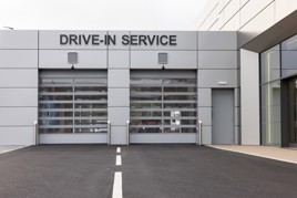Sinclair launches new dealership with group's first drive-in service reception.