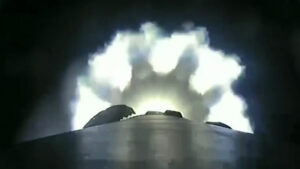 SpaceX 猎鹰 9 号从加州发射 21 颗星链卫星