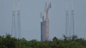 SpaceX запускає ракету Falcon 9 з 22 супутниками Starlink під час другого запуску в п'ятницю