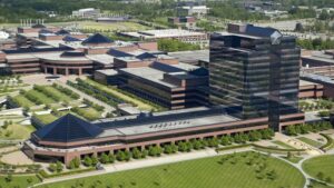 Stellantis מבקשת למכור את אובורן הילס HQ בתוך שביתת UAW היסטורית: דיווח