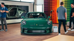 Sumérgete en el programa único Sonderwunsch de Porsche con una lista de espera de 8 años