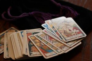 Thai Crypto Traders Turning to Astrology & Tarot Cards for Predictions