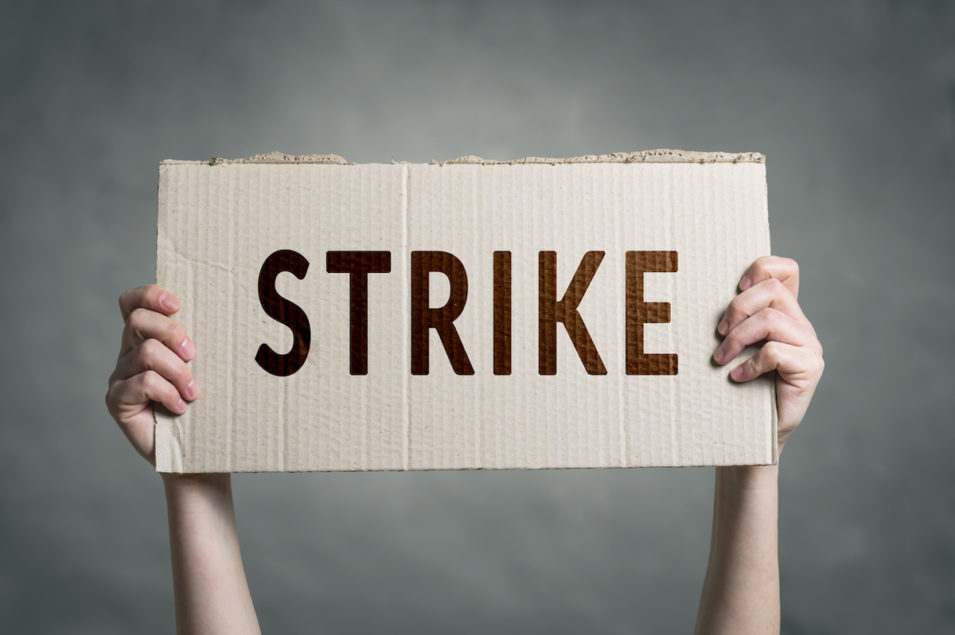 Fagorganiserte arbeidere begynner å streike ved tre kanadiske GM-anlegg