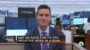 Estamos mais inclinados para uma recessão moderada em vez de uma aterragem suave: Michael Feroli, do JPMorgan